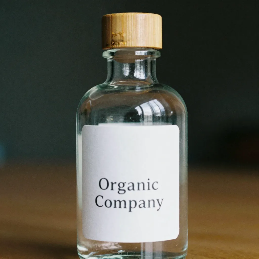 Organiseret køkken med glasbeholdere